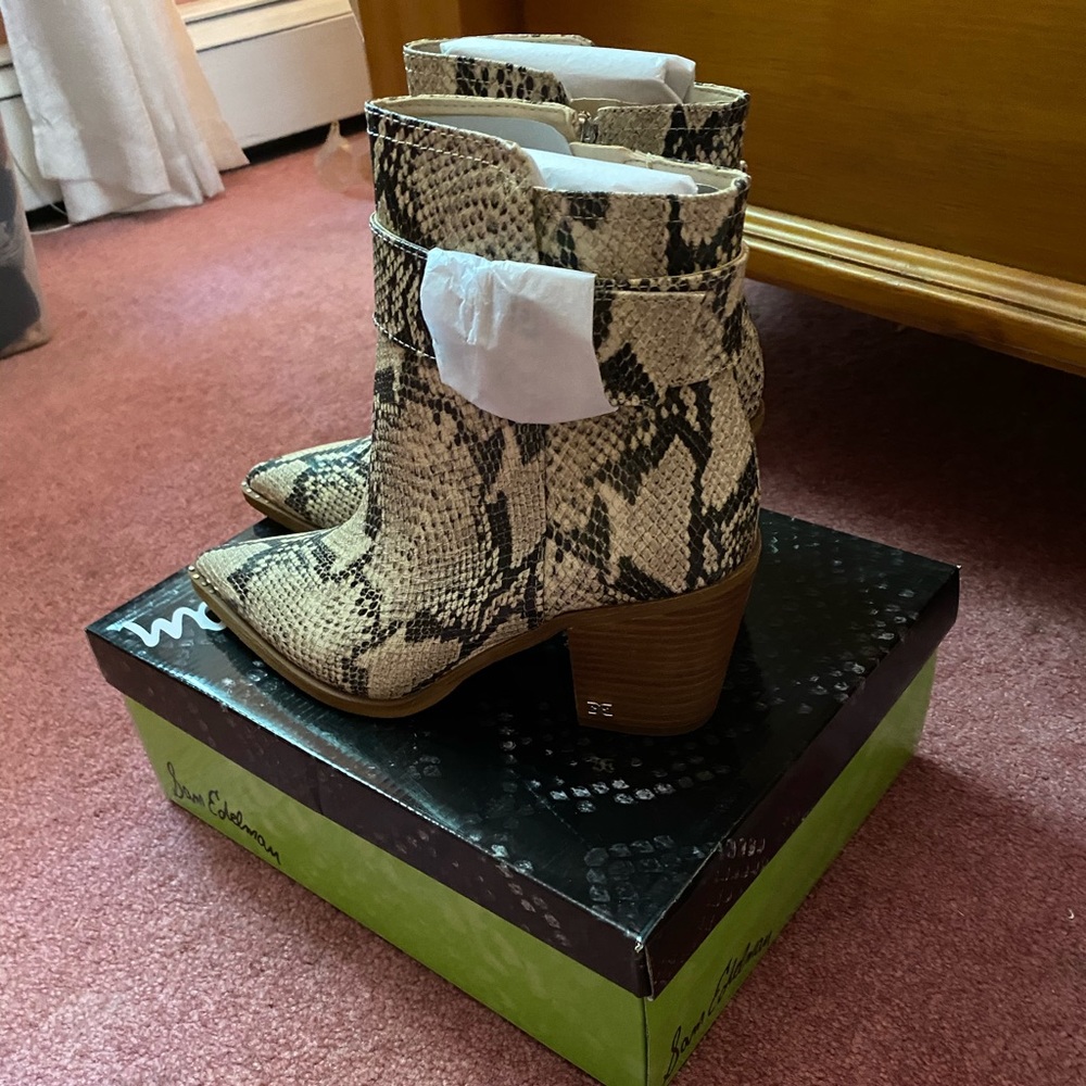 New! Sam Edelman Snakeskin-Embossed Leather Bootie - Picture 9 of 12